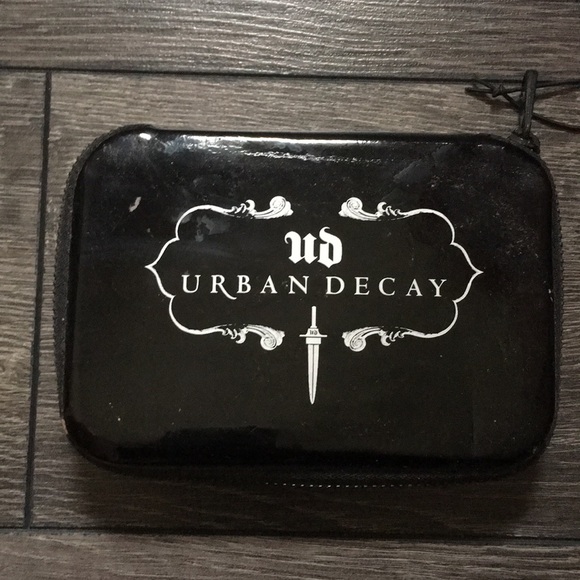 Urban Decay Smoked Eyeshadow Palette - Picture 3 of 3